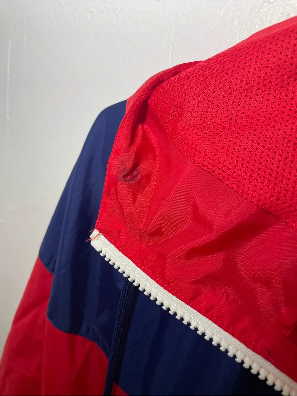 Nike Sportswear Windrunner Hooded Jacket - Red/Navy/White size Medium